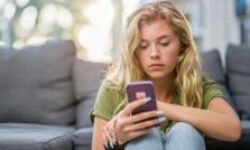 UK considers banning social media for teens under 16