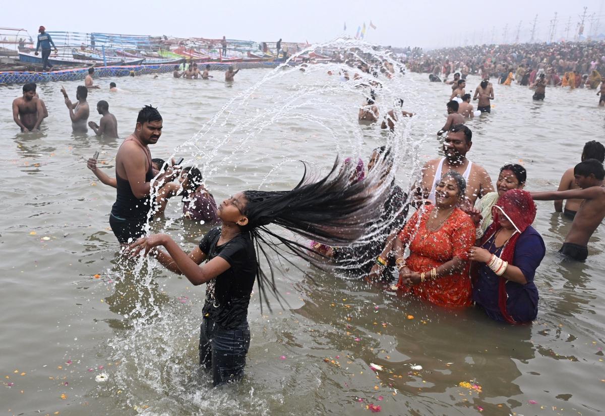 Over 20⁤ million perform holy‌ dip ritual ​at India's Maha Kumbh