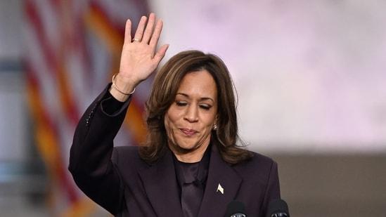 VP Harris mocked for flubbing opening line of Pledge of Allegiance: 'What an embarrassment'