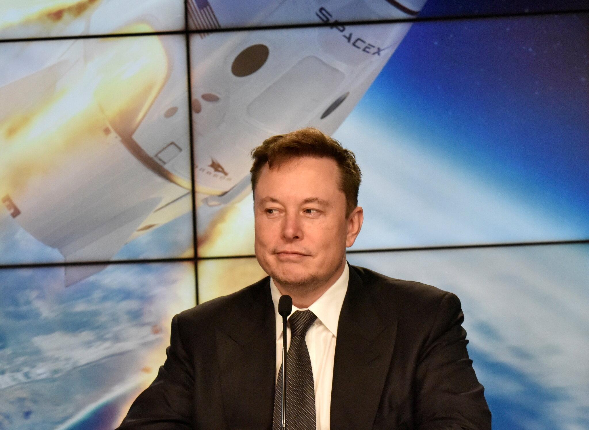 Musk calls Sen. Kelly a ‘traitor’ over trip to Ukraine, Kelly hits back