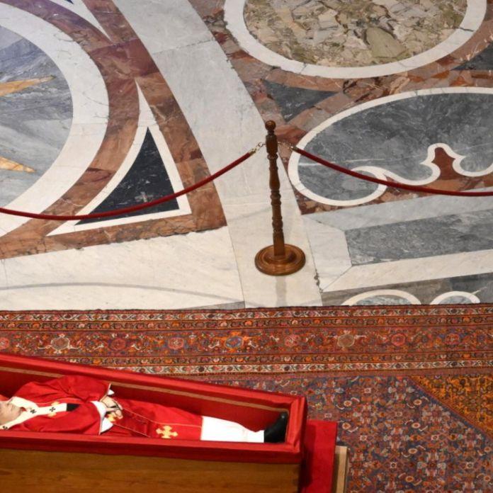 Heartbreaking Photo of Sister Genevieve at Pope Francis' Funeral Goes Viral