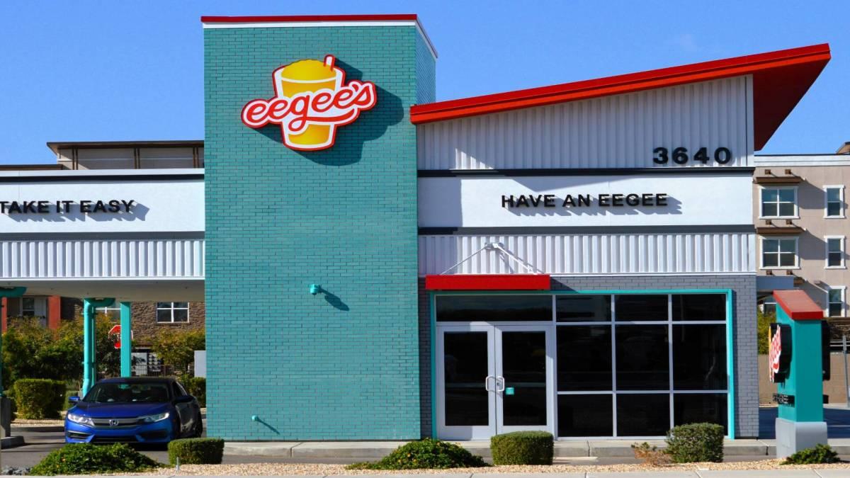 The Struggling Fast Food Burger Chain Planning To Close Locations And Sell Its Taco Brand