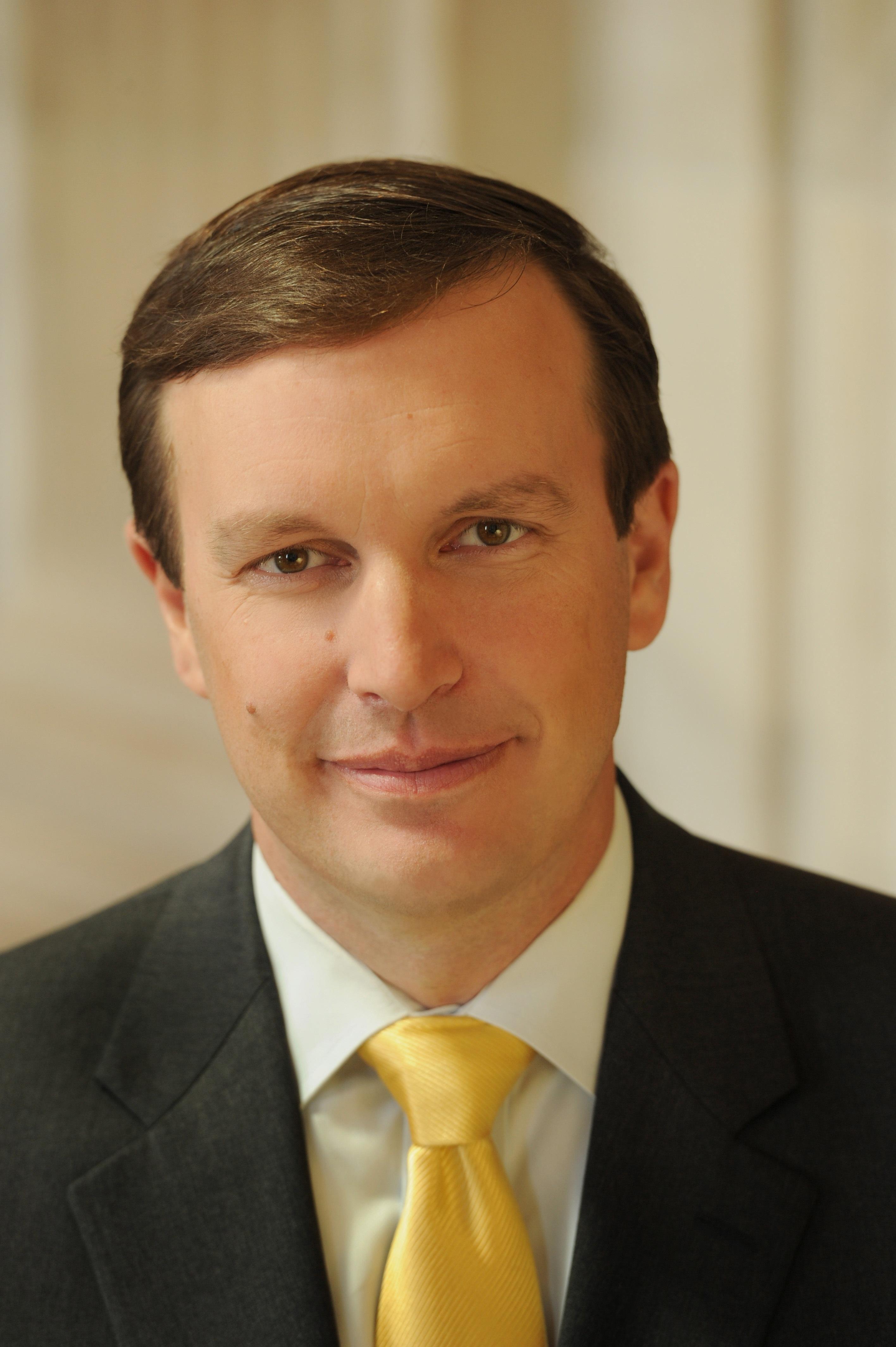 Sen. Chris Murphy's 'emergency' message about Trump is connecting with Democratic voters