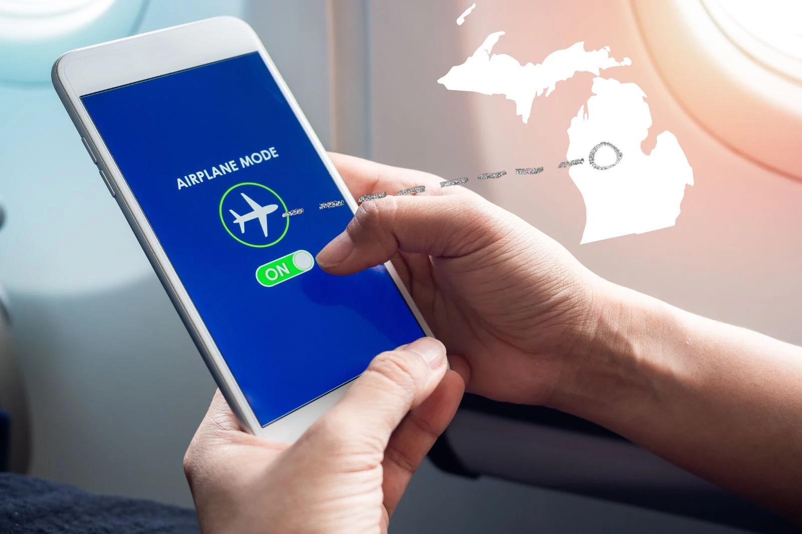 Here’s what happens when you don’t put your phone on airplane mode: aviation expert