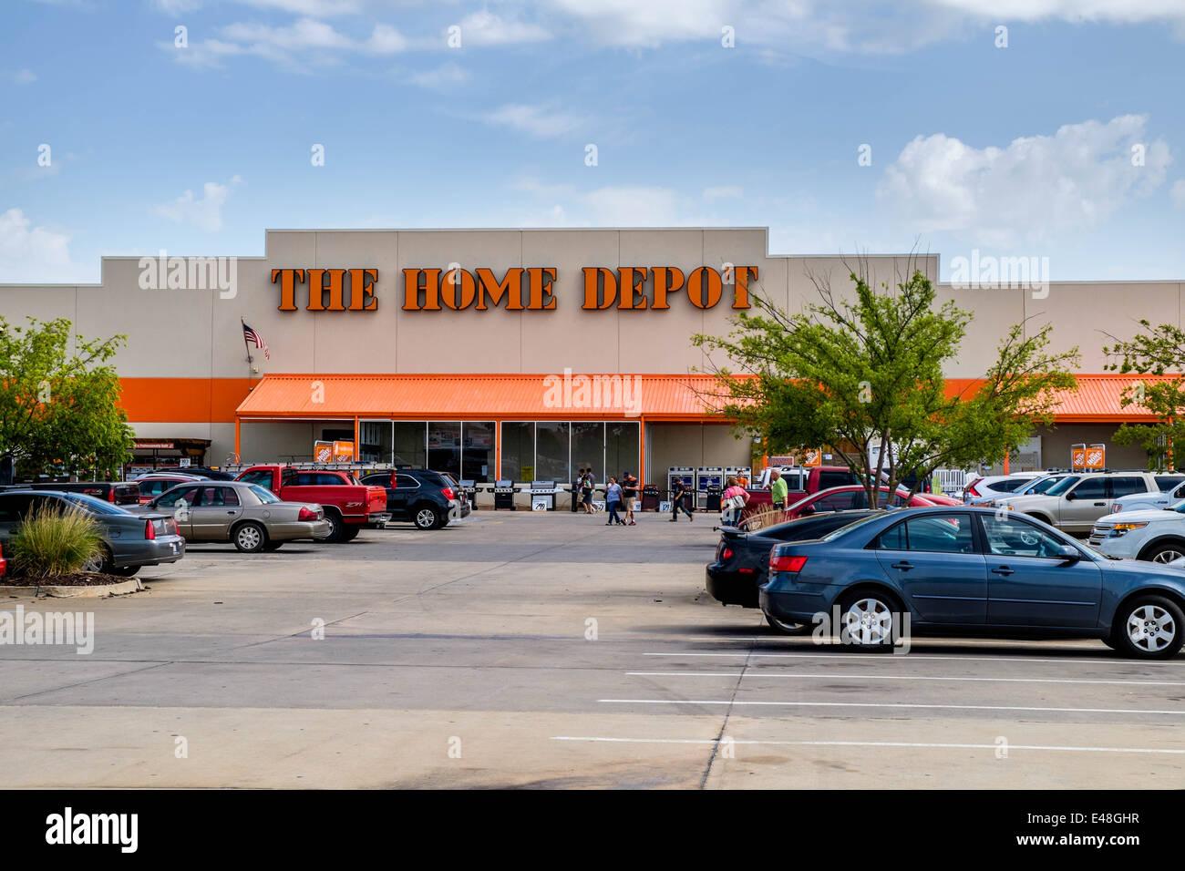 Home Depot Sales Hit by Weaker Sentiment, Volatility