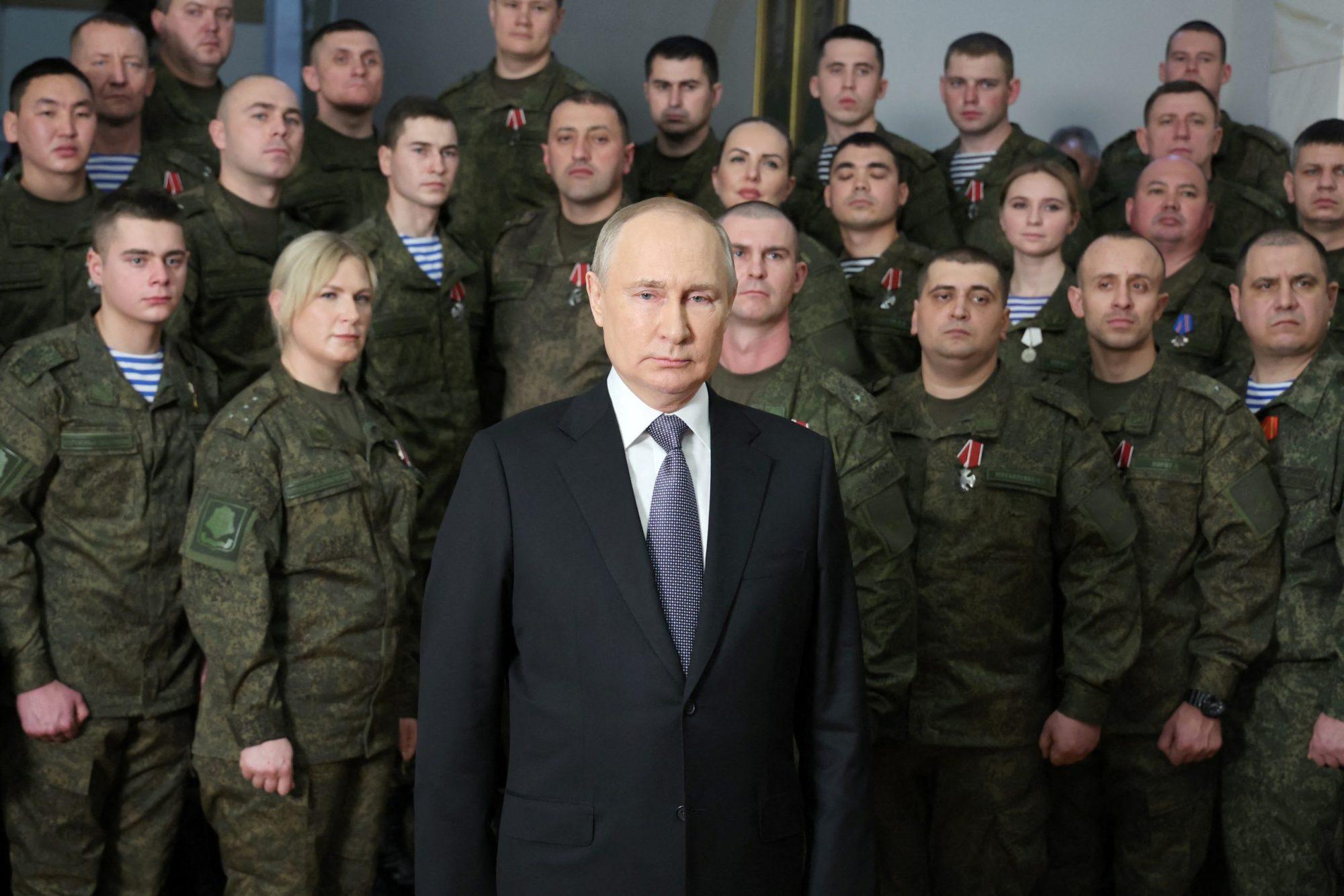 After talks with Zelenskyy and Macron, US senators warn: Putin ‘is preparing for more war’