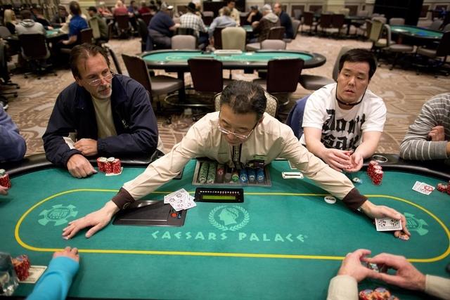 Las Vegas casino dealers face layoffs amid tourism slump